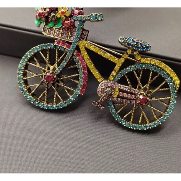 🚲 Betsey Johnson NEW multicolored sparkling crystal bicycle brooch 🚲 - Picture 5 of 5